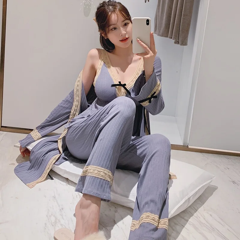 2021 Spring and Autumn New Lace Princess Pajamas with Chest Pad Cotton Sexy Sling Nightgown Three-Piece Homewear Pyjama Sets 
2021 Spring and Autumn New Lace Princess Pajamas with Chest Pad Cotton Sexy Sling Nightgown Three-Piece Homewear Pyjama Sets