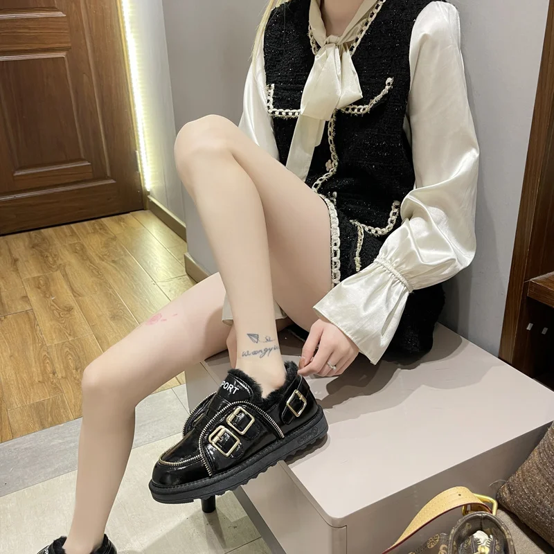 Winter Women's Nude Boots Solid Color Round Head Flat Heel Buckle Style Outdoor Non-slip Comfortable Casual Boots Fashion Boots
Winter Women's Nude Boots Solid Color Round Head Flat Heel Buckle Style Outdoor Non-slip Comfortable Casual Boots Fashion Boots