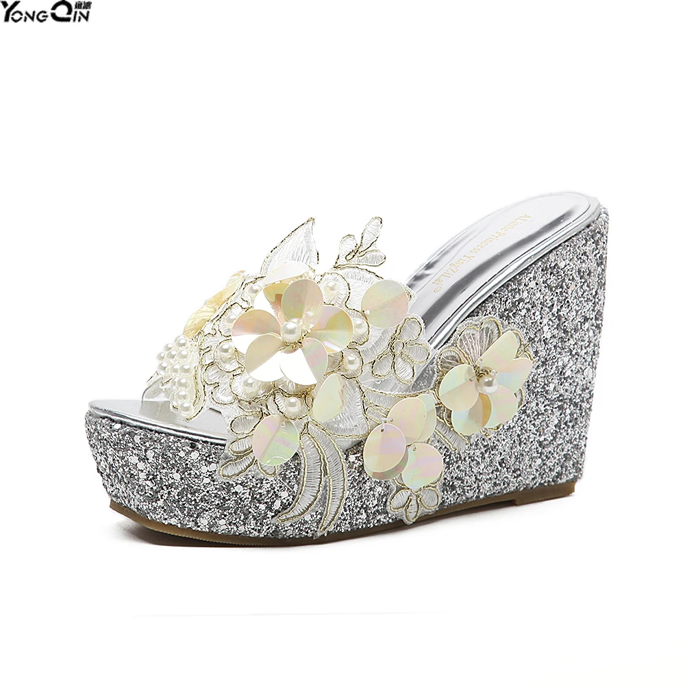 Новые весенние шлепанцы с цветами, женские туфли-лодочки на танкетке с кружевом, женские сандалии
Новые весенние шлепанцы с цветами, женские туфли-лодочки на танкетке с кружевом, женские сандалии