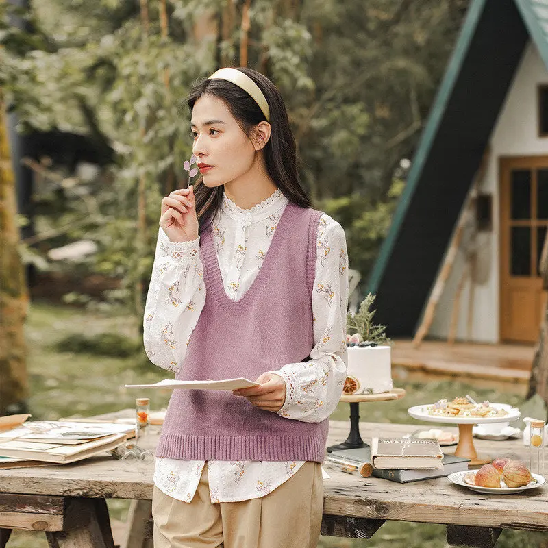 2020 Autumn Winter New Arrival Artsy Style Simple Design All Match Female Girl Women Sweater Vest 
2020 Autumn Winter New Arrival Artsy Style Simple Design All Match Female Girl Women Sweater Vest