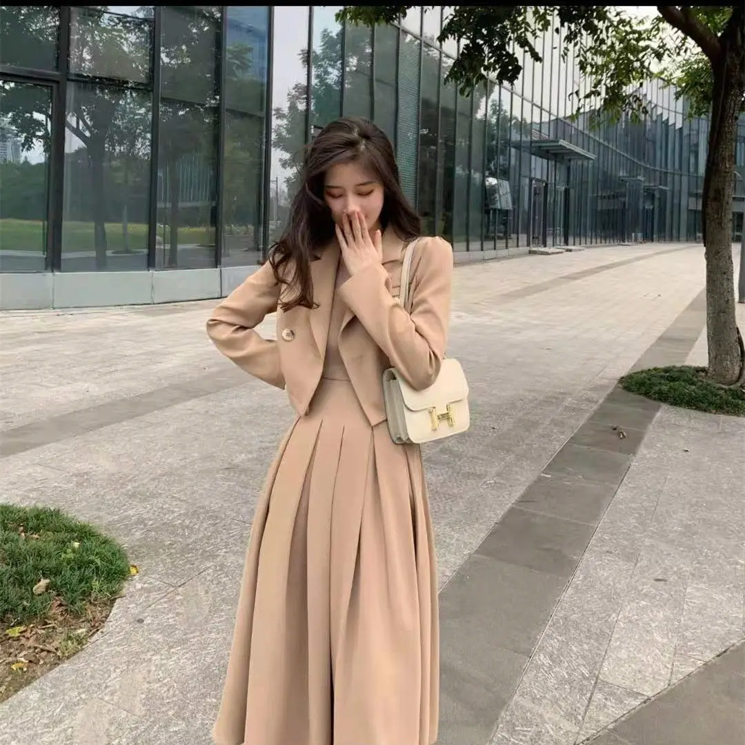 2021 Early Autumn Women's Fashion Clothing Sets Female Lapel Short Jackets + Loose Pleated Dress Ladies 2 Pieces Suits P546
2021 Early Autumn Women's Fashion Clothing Sets Female Lapel Short Jackets + Loose Pleated Dress Ladies 2 Pieces Suits P546