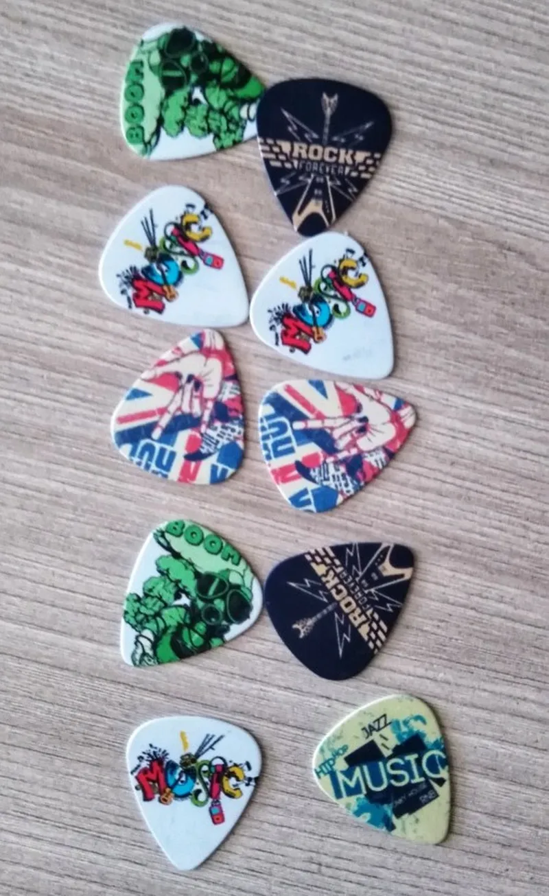 10pcs/Lot 0.71mm thickness guitar strap guitar parts Singing Rock gestures music elements mixed pattern guitar picks
10pcs/Lot 0.71mm thickness guitar strap guitar parts Singing Rock gestures music elements mixed pattern guitar picks