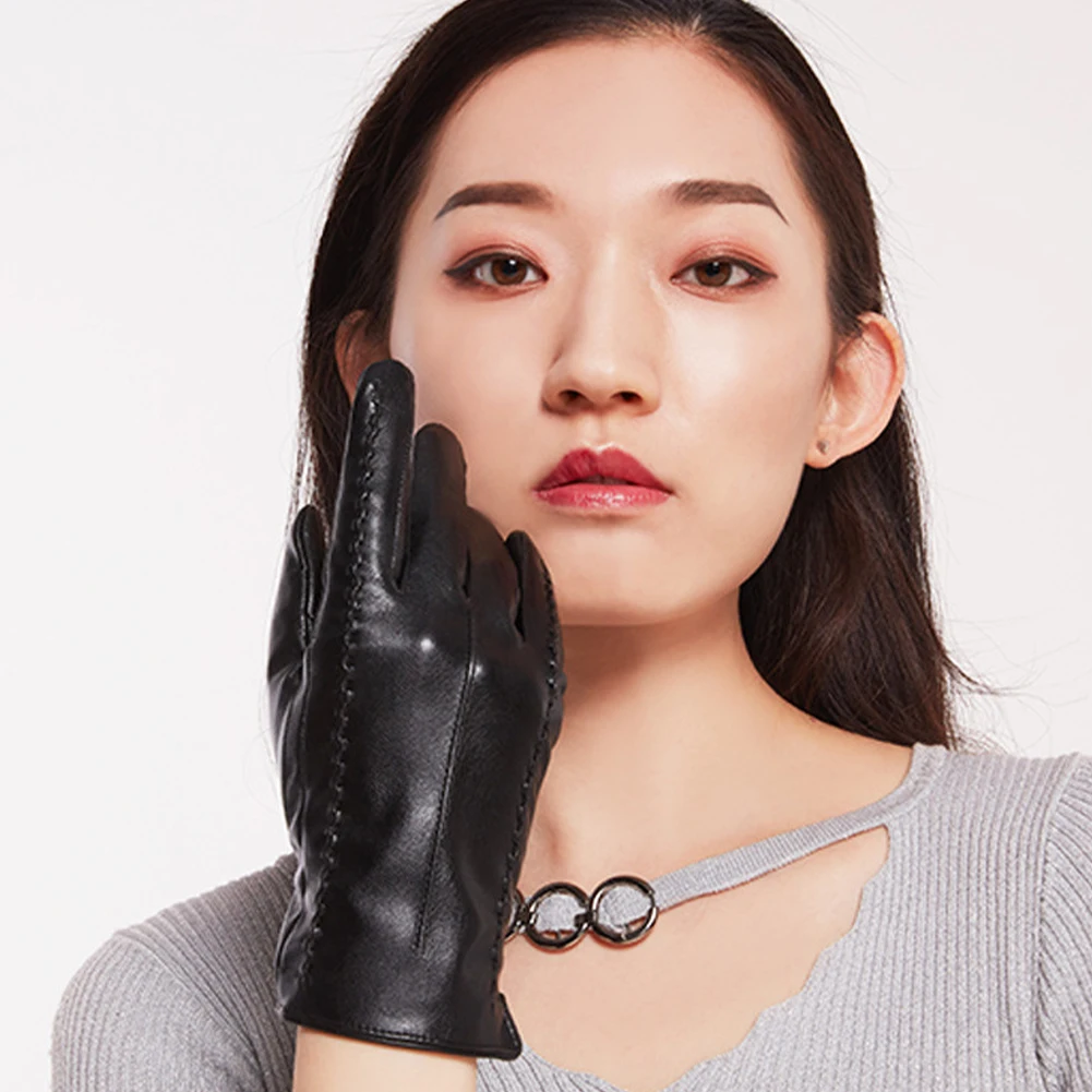 New Ladies PU Leather Gloves Winter Warm Touch Screen Texting Waterproof Gloves Wool Polyester Lining Female Motorcycle Driving
New Ladies PU Leather Gloves Winter Warm Touch Screen Texting Waterproof Gloves Wool Polyester Lining Female Motorcycle Driving