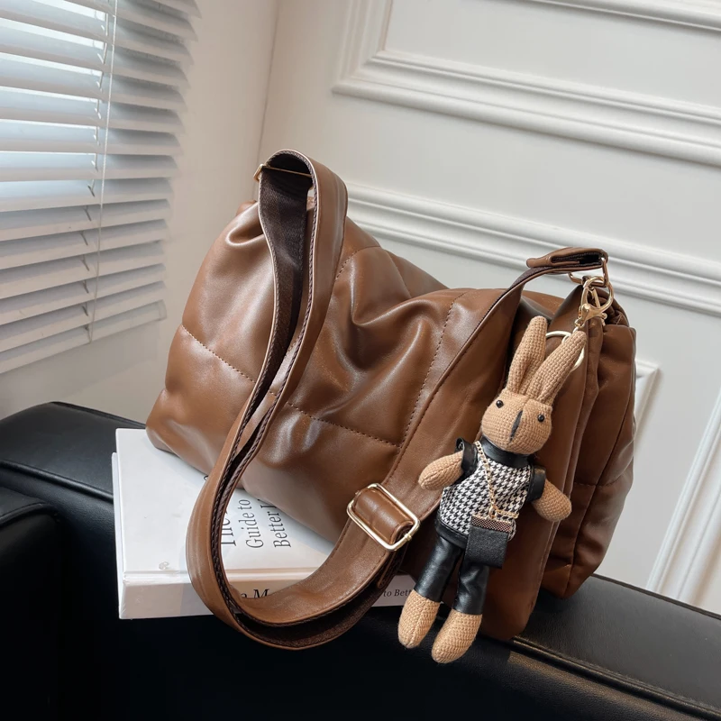 Women's Shoulder Bags Autumn Winter New 2022 Female Literary Clutch Bags Ladies Hand Bag Design Trend Women's Bag Bolsos
Women's Shoulder Bags Autumn Winter New 2022 Female Literary Clutch Bags Ladies Hand Bag Design Trend Women's Bag Bolsos