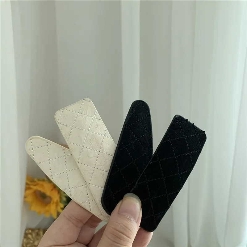 Кожаный Bb-зажим, модная женская простая ромбовидная текстура, задняя головка, заколка для волос, челка, карточка для сломанных волос
Кожаный Bb-зажим, модная женская простая ромбовидная текстура, задняя головка, заколка для волос, челка, карточка для сломанных волос