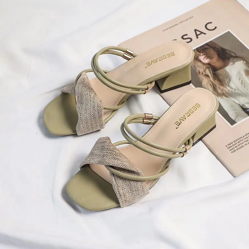 Сандалии женские на среднем каблуке, нежные босоножки на толстом каблуке, простая мягкая подошва, лето 2022 
Сандалии женские на среднем каблуке, нежные босоножки на толстом каблуке, простая мягкая подошва, лето 2022