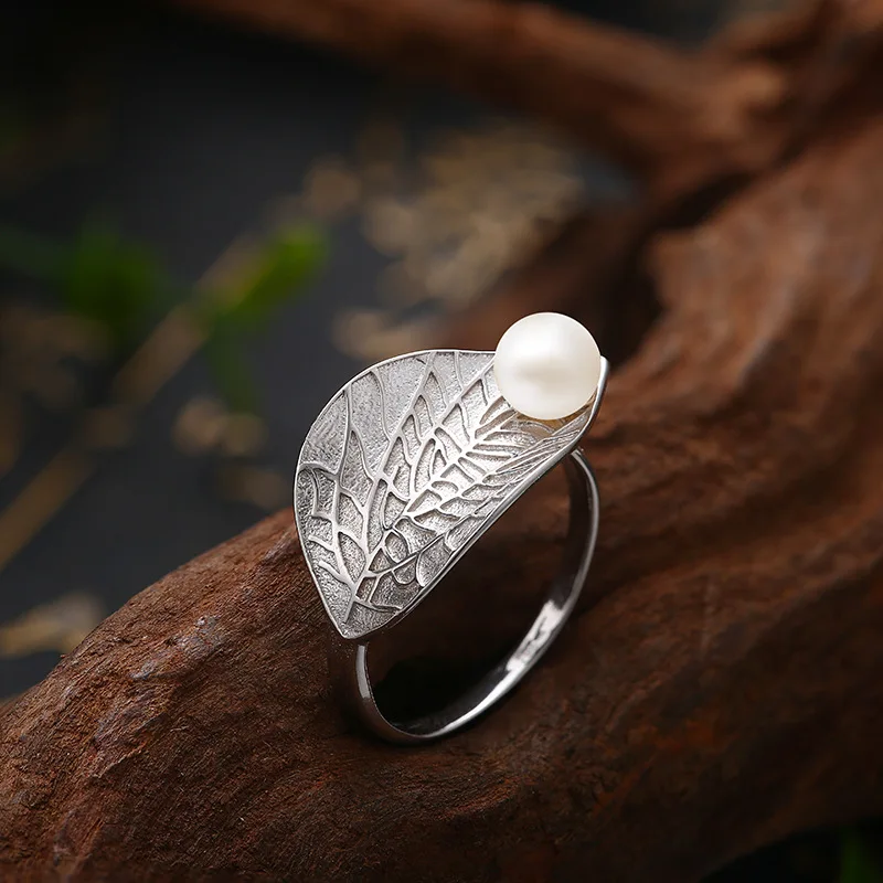 JUXO S925 Sterling Silver Natural Pearl Inlaid Leaf Ring Exquisite Jewelry Creative Design Open Ring Ladies Jewelry
JUXO S925 Sterling Silver Natural Pearl Inlaid Leaf Ring Exquisite Jewelry Creative Design Open Ring Ladies Jewelry