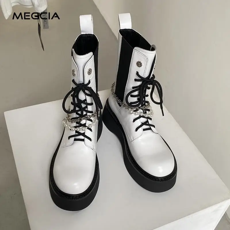 MEGCIA Flat Platform Boots Black And White Genuine Leather Martin Boots Women Lace Up Autumn Boots Winter Thick Sole Shoes Chain
MEGCIA Flat Platform Boots Black And White Genuine Leather Martin Boots Women Lace Up Autumn Boots Winter Thick Sole Shoes Chain