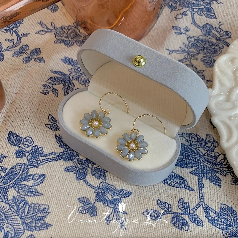 Small Blue Flower French Retro Elegant Fashion Blue Aeolian Bell Earrings Ear Pendant Drop Earrings Jewelry for Women 2020 New
Small Blue Flower French Retro Elegant Fashion Blue Aeolian Bell Earrings Ear Pendant Drop Earrings Jewelry for Women 2020 New