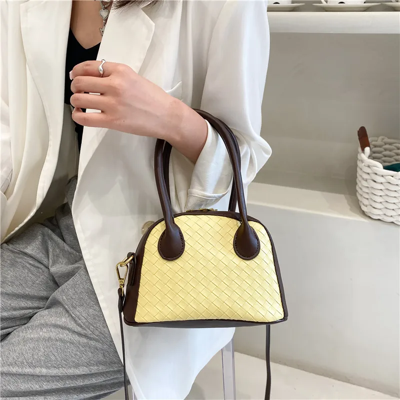 Luxury Designer Color Contrast Women's Shoulder Bag Brand Handbag PU Leather Crossbody Bag Fashion Woven Shell Bag Female Purses
Luxury Designer Color Contrast Women's Shoulder Bag Brand Handbag PU Leather Crossbody Bag Fashion Woven Shell Bag Female Purses