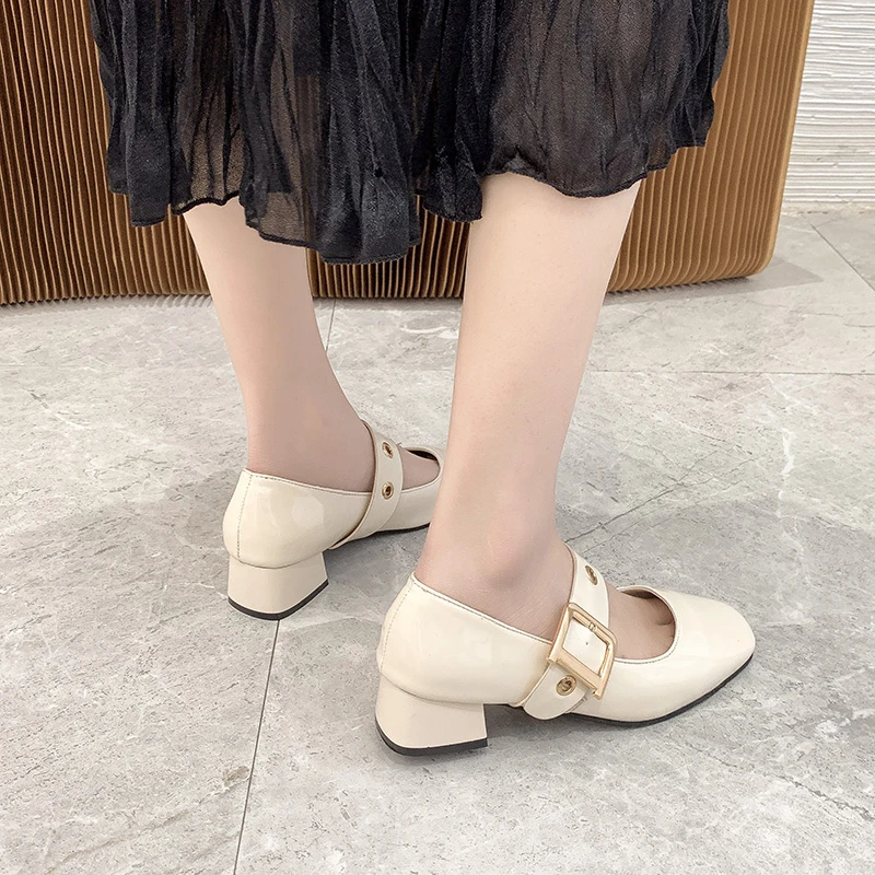 Women Square Heel Pumps 2021 Summer Buckle Design Red Sandals Lady Patent Leather Comfortable Office Shoes Causal Elegant Mules
Women Square Heel Pumps 2021 Summer Buckle Design Red Sandals Lady Patent Leather Comfortable Office Shoes Causal Elegant Mules