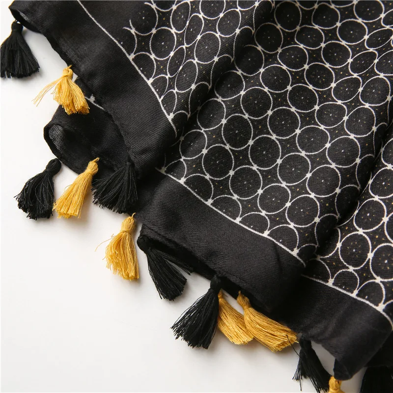 2020 lady winter warm Scarf luxury brand 180x90cm Print Scarves fashion Sunscreen Beach towel new style Cotton and hemp Shawls
2020 lady winter warm Scarf luxury brand 180x90cm Print Scarves fashion Sunscreen Beach towel new style Cotton and hemp Shawls