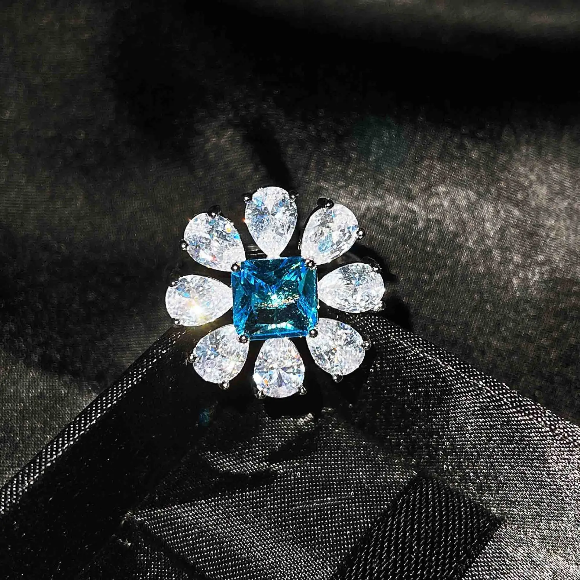 925 Sterling Silver Bridal Jewelry Blue/green Sapphire Fashion Jewelry Sets For Women Crystal Earrings Necklaces Rings Pendants
925 Sterling Silver Bridal Jewelry Blue/green Sapphire Fashion Jewelry Sets For Women Crystal Earrings Necklaces Rings Pendants