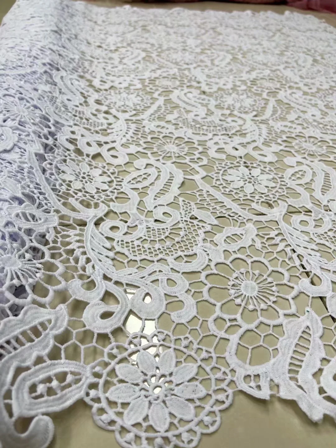 White Hollow Out African Lace Fabric Cutout Design Water Soluble Guipure Cord Lace Nigerian Lace Fabric For Wedding Sewing AW-2
White Hollow Out African Lace Fabric Cutout Design Water Soluble Guipure Cord Lace Nigerian Lace Fabric For Wedding Sewing AW-2