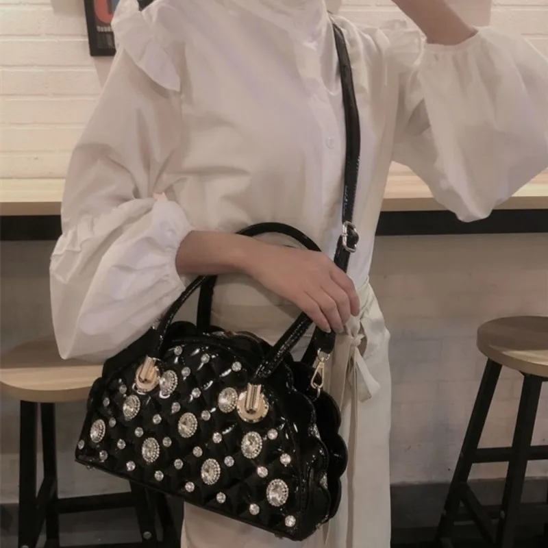 Shiny Ladies Rhinestones Handbag Elegant Saddle Party Diamonds Totes Bag Golden Sling Shoulder Bags Women Ruffles Crossbody Bag
Shiny Ladies Rhinestones Handbag Elegant Saddle Party Diamonds Totes Bag Golden Sling Shoulder Bags Women Ruffles Crossbody Bag
