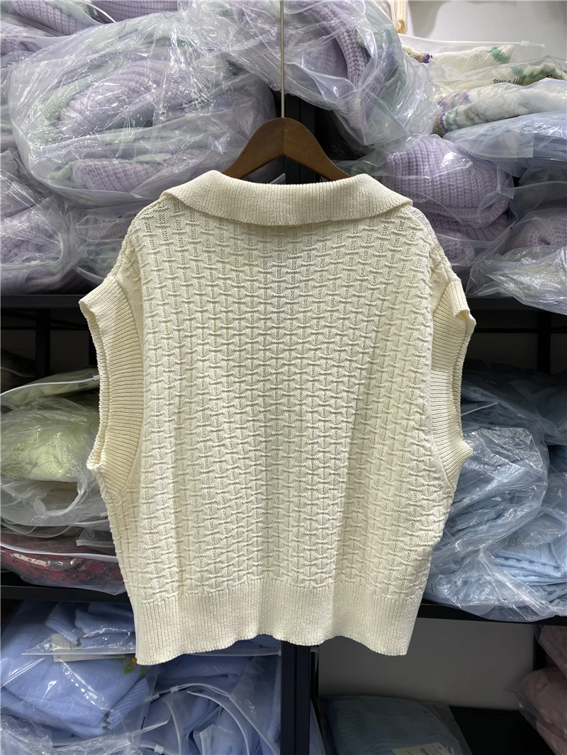 TMODA980 2021 Women Vintage Turn Down Collar Check Plaid Solid Knitting Sweater Female Casual Loose Vest Chic Pullovers Tops
TMODA980 2021 Women Vintage Turn Down Collar Check Plaid Solid Knitting Sweater Female Casual Loose Vest Chic Pullovers Tops