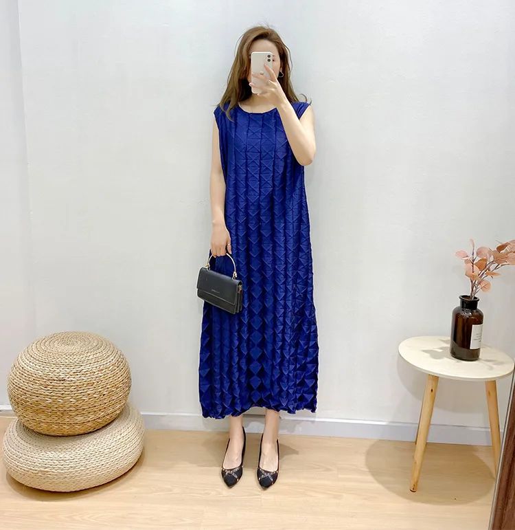 Горячие продажи Miyake модное платье со складками, без рукавов, с круглым вырезом в повседневном стиле платье в наличии
Горячие продажи Miyake модное платье со складками, без рукавов, с круглым вырезом в повседневном стиле платье в наличии