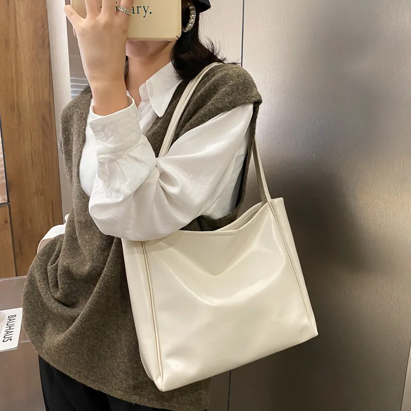 Simple Big PU Leather Shoulder Bag for Women 2022 New Winter Large Capacity Shopping Tote School Bags Solid Color Casual Handbag
Simple Big PU Leather Shoulder Bag for Women 2022 New Winter Large Capacity Shopping Tote School Bags Solid Color Casual Handbag