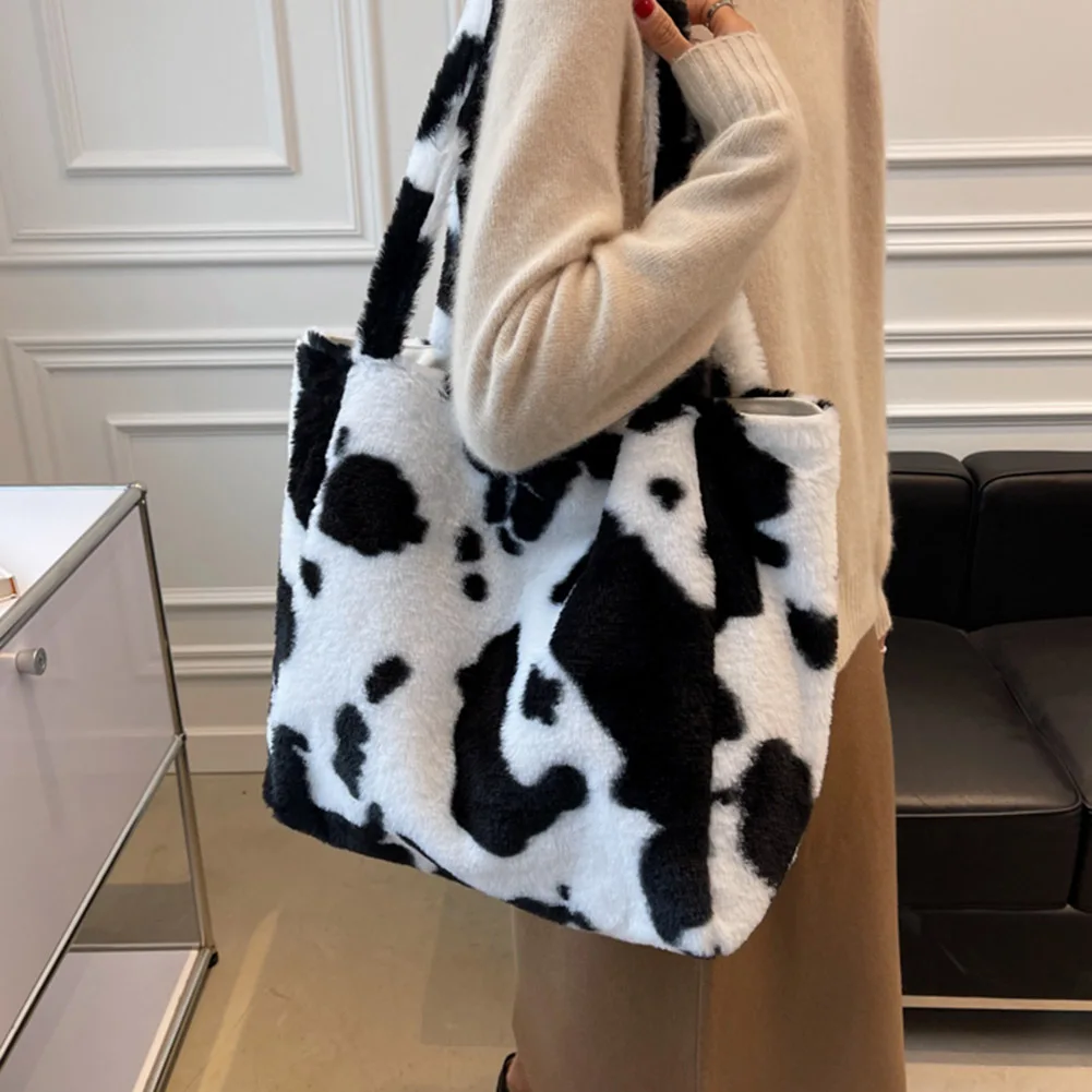 2021 Women Cow Print Shoulder Bags Female Large Capacity Tote Bags Winter Soft Plush Handbag Furry Fluffy Open Pocket Bags
2021 Women Cow Print Shoulder Bags Female Large Capacity Tote Bags Winter Soft Plush Handbag Furry Fluffy Open Pocket Bags