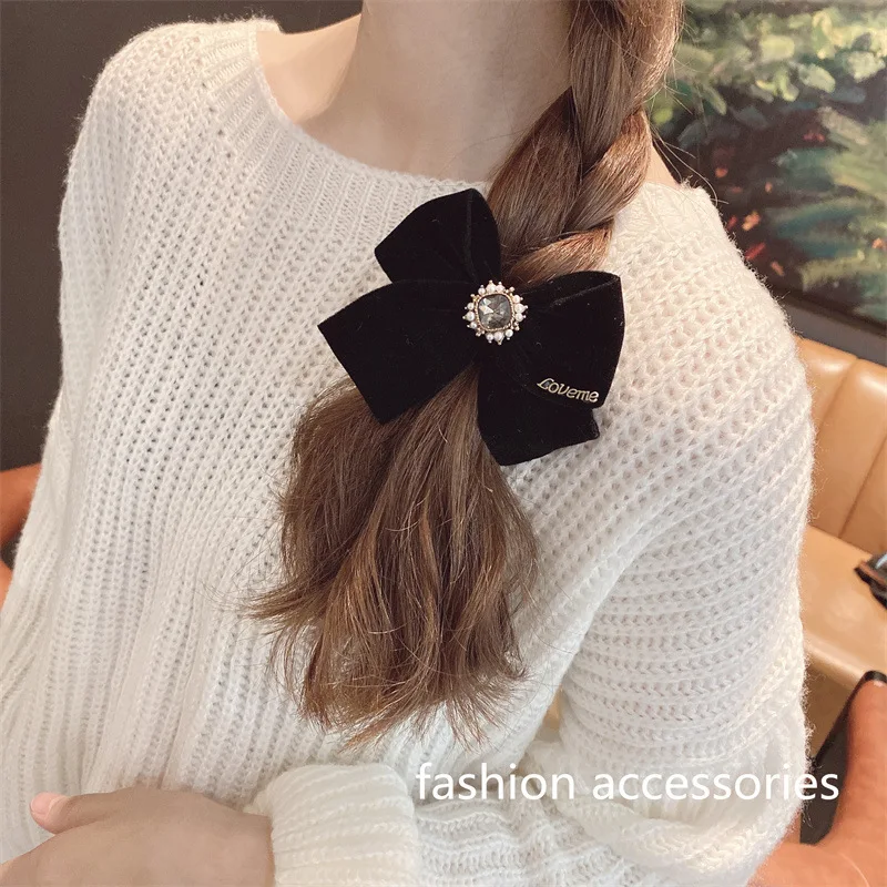 South Korea's velvet elegant and sweet girl tie her head rope, net celebrity design, exquisite hair ring and hair accessories
South Korea's velvet elegant and sweet girl tie her head rope, net celebrity design, exquisite hair ring and hair accessories