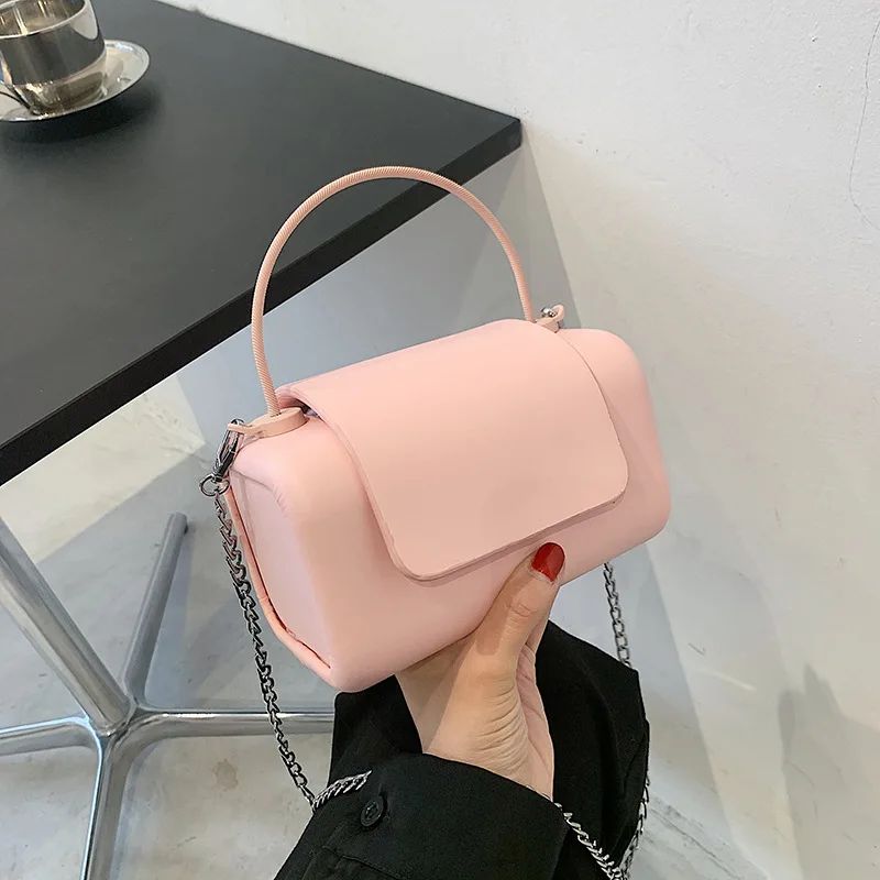 Модные однотонные кожаные сумки-мессенджеры на плечо во французском стиле для женщин 2021 роскошная женская сумка через плечо с тонкими ручк...
Модные однотонные кожаные сумки-мессенджеры на плечо во французском стиле для женщин 2021 роскошная женская сумка через плечо с тонкими ручк...