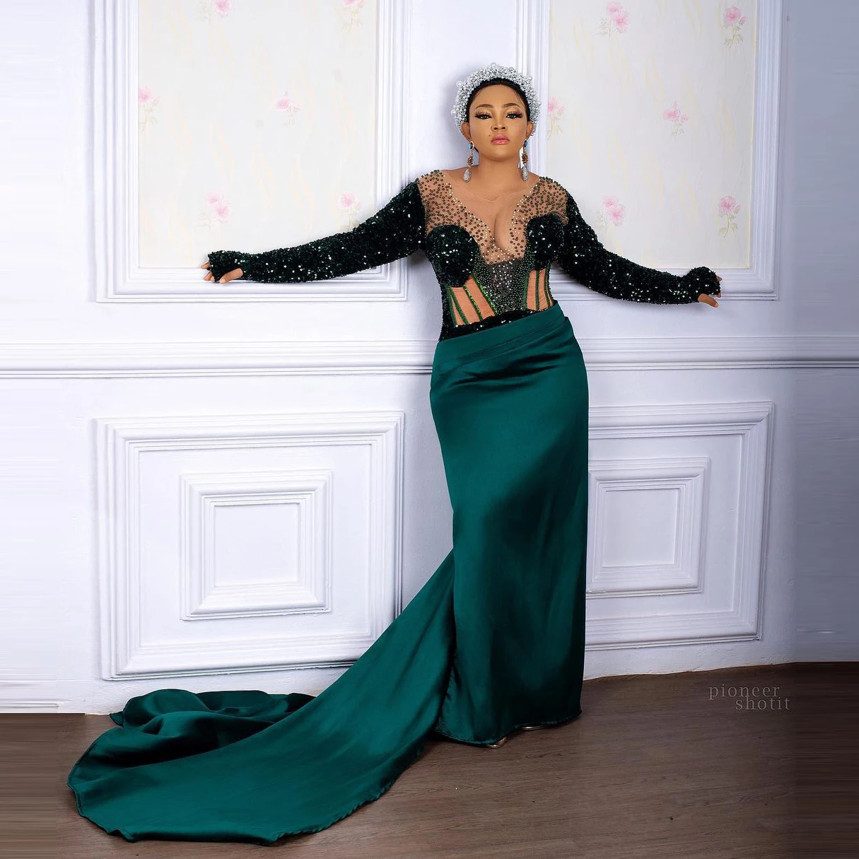 Luxury Beaded Mermaid Evening Dress Long Sleeves V Neck See Thru Tulle With Satin Train Long Women Aso Ebi Prom Dresses
Luxury Beaded Mermaid Evening Dress Long Sleeves V Neck See Thru Tulle With Satin Train Long Women Aso Ebi Prom Dresses