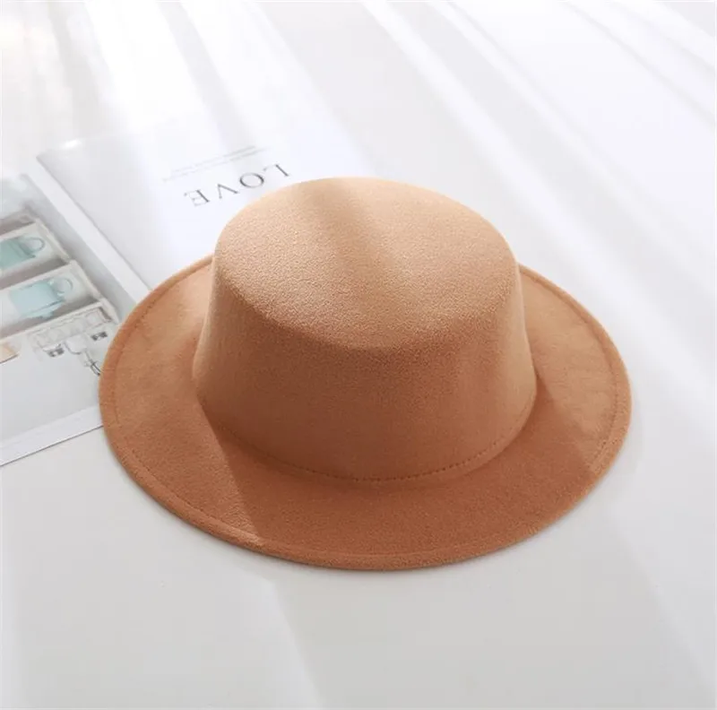New Classic Solid Color Felt Fedoras for Men Women Artificial Wool Blend Jazz Cap Wide Brim Simple Church Derby Flat Top Hat
New Classic Solid Color Felt Fedoras for Men Women Artificial Wool Blend Jazz Cap Wide Brim Simple Church Derby Flat Top Hat