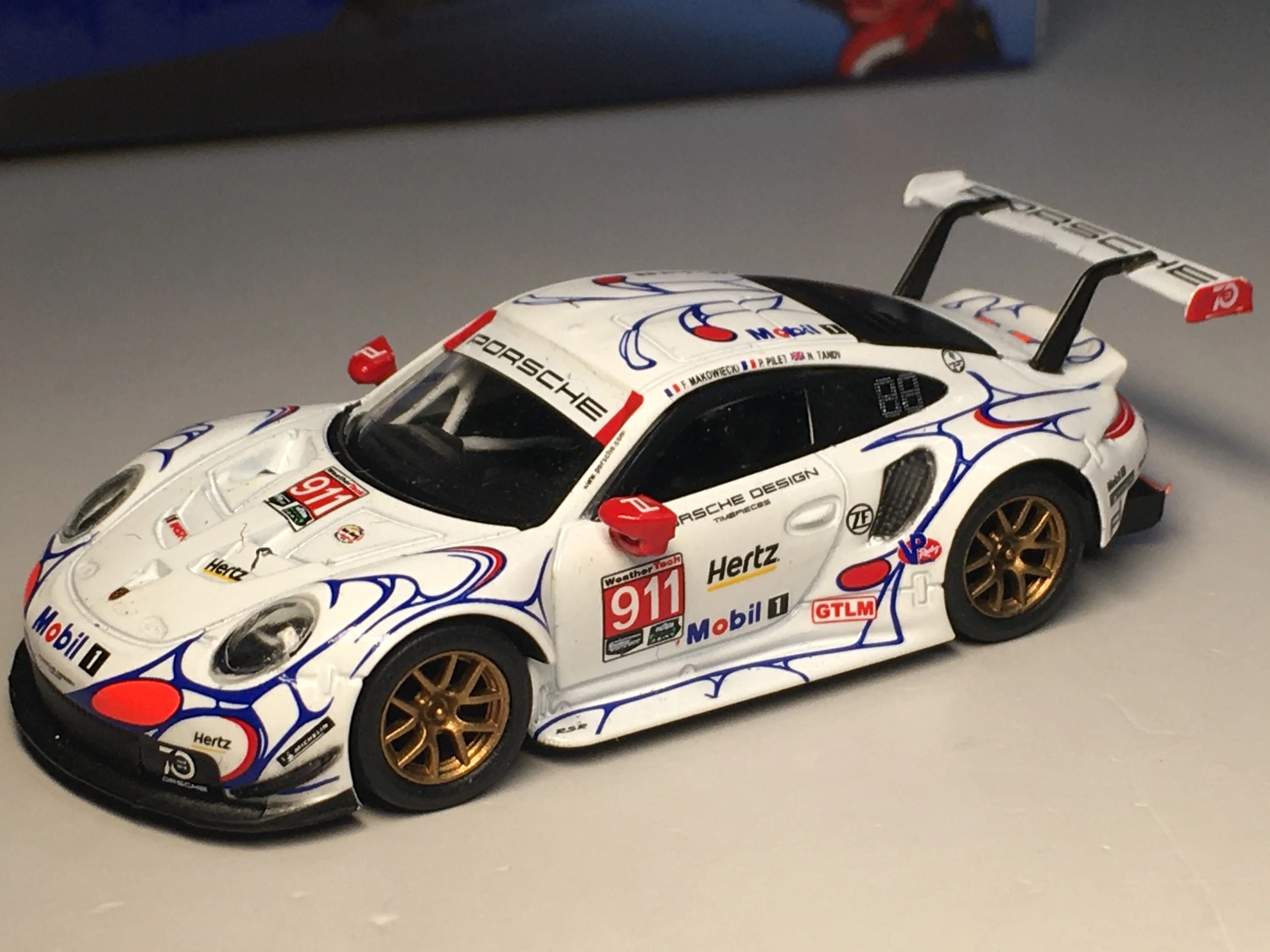 

Sparky 1/64 Y135 Porsche 911 RSR No.911 Porsche GT Team Winner GTLM class Petit Le Mans 2018 Die Cast Model Car