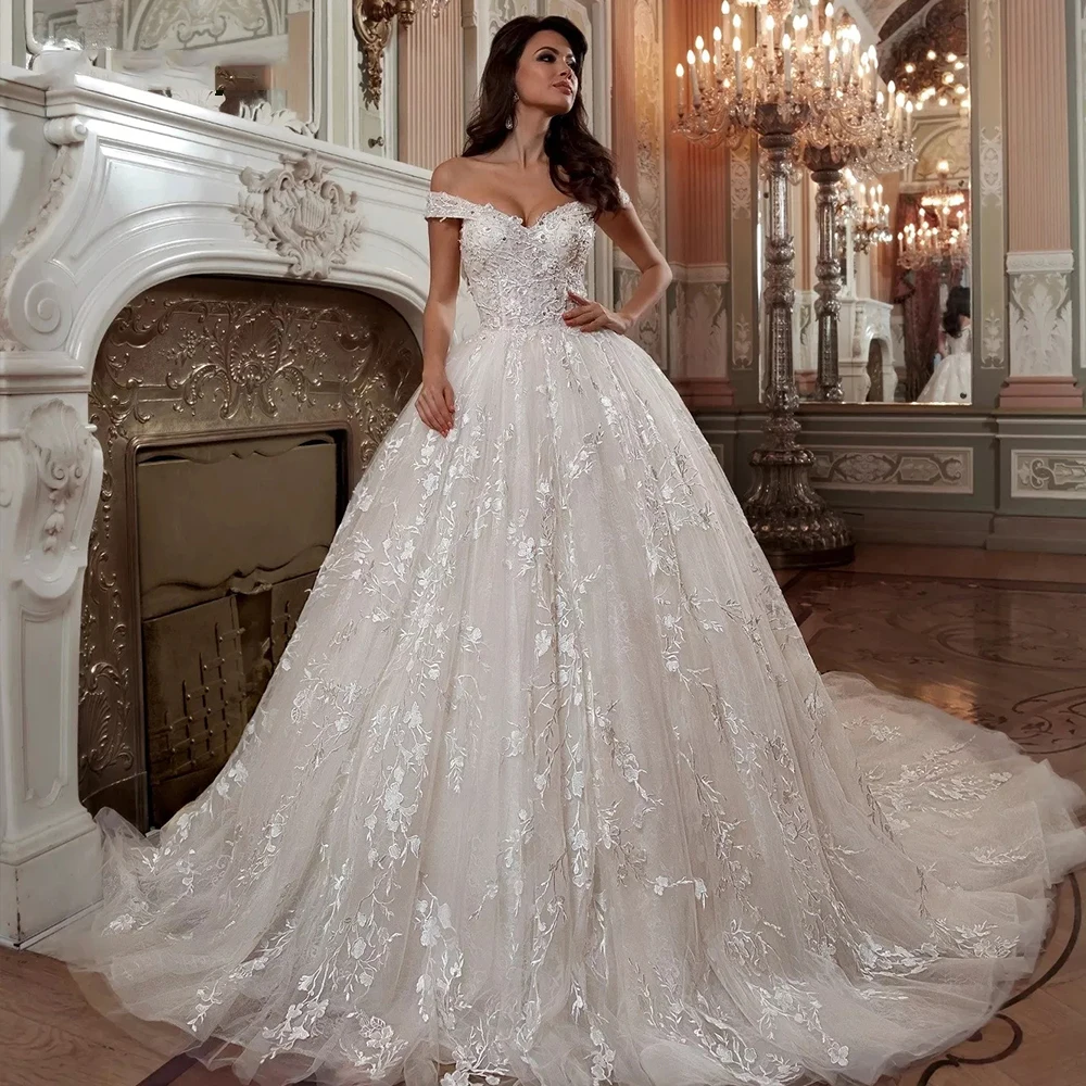New Gorgeous Appliques Chapel Train Lace Ball Gown Wedding Dresses 2021 Luxury Beaded Boat Neck Princess Bridal Gown
New Gorgeous Appliques Chapel Train Lace Ball Gown Wedding Dresses 2021 Luxury Beaded Boat Neck Princess Bridal Gown