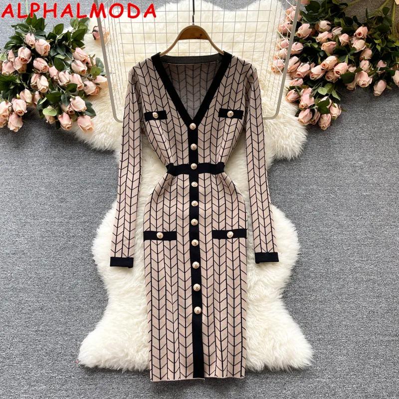 ALPHALMODA New Autumn Dress 2021 V-neck Single Breasted Long-sleeved Slim Fit Women Chic Office Sweater Dress
ALPHALMODA New Autumn Dress 2021 V-neck Single Breasted Long-sleeved Slim Fit Women Chic Office Sweater Dress