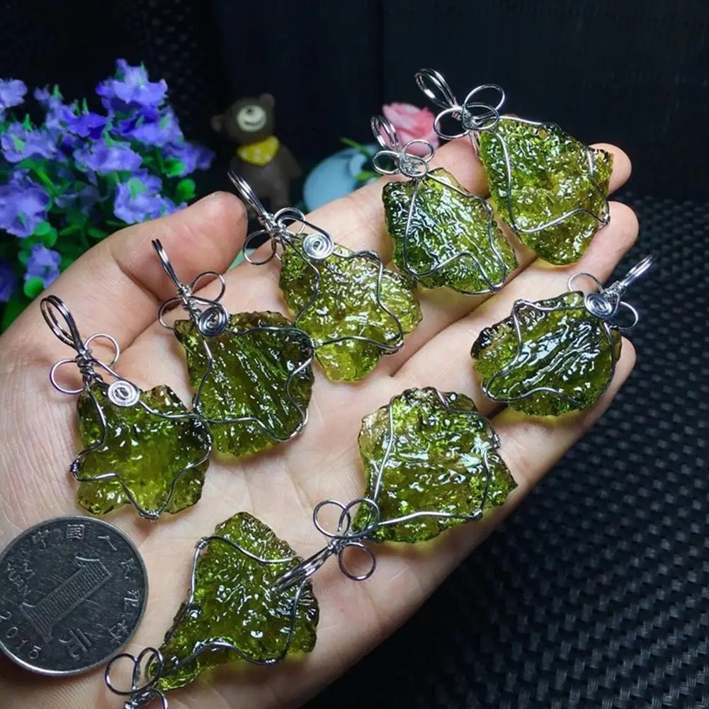 5-10g Natural Moldavite Green Aerolites Crystal Stone Pendant Energy Apotropaic Health Healing Reiki Stones Minerals Gemstones
5-10g Natural Moldavite Green Aerolites Crystal Stone Pendant Energy Apotropaic Health Healing Reiki Stones Minerals Gemstones