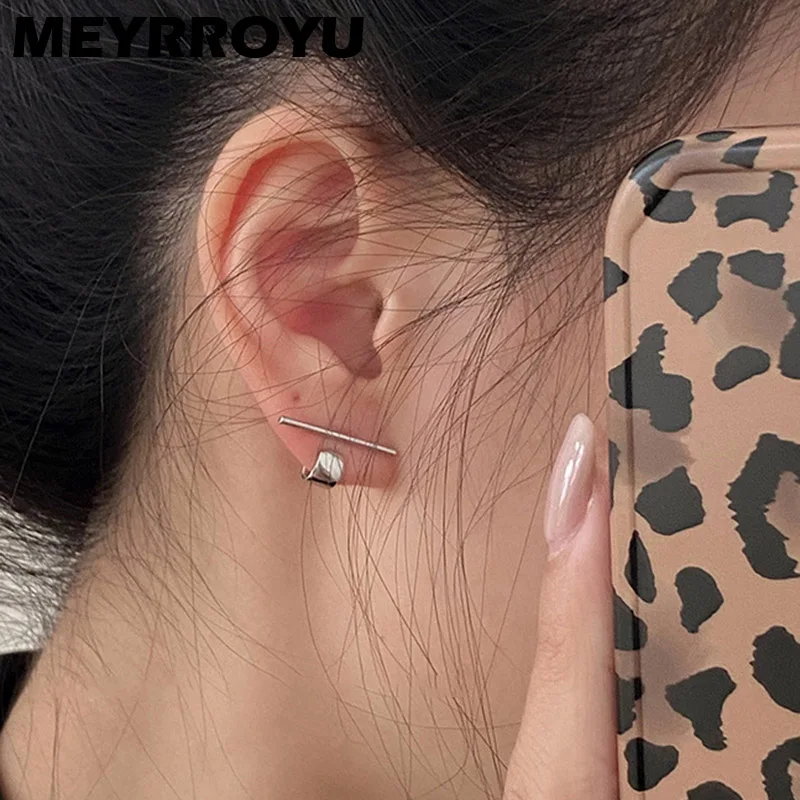 MEYRROYU Sterling Silver New Personality Asymmetrical Design Unique Stud Earrings For Women Punk Cool Party All-match Christmas
MEYRROYU Sterling Silver New Personality Asymmetrical Design Unique Stud Earrings For Women Punk Cool Party All-match Christmas