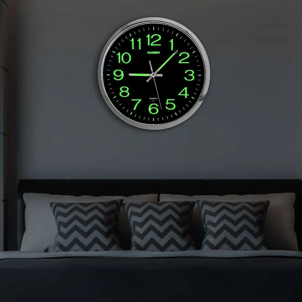 12 Inch Modern Wall Clock Round Silent Luminous Design Metal Wall Clock Quartz Clocks for Living Room Bedroom Modern Home Decor
12 Inch Modern Wall Clock Round Silent Luminous Design Metal Wall Clock Quartz Clocks for Living Room Bedroom Modern Home Decor
