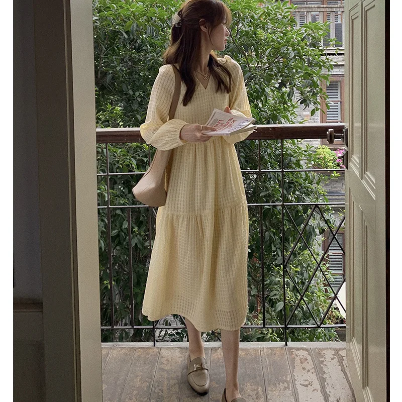 2021 Autumn New Korean Style Loose Long-sleeved Dress Small V-neck Checkered Light Yellow Dress
2021 Autumn New Korean Style Loose Long-sleeved Dress Small V-neck Checkered Light Yellow Dress
