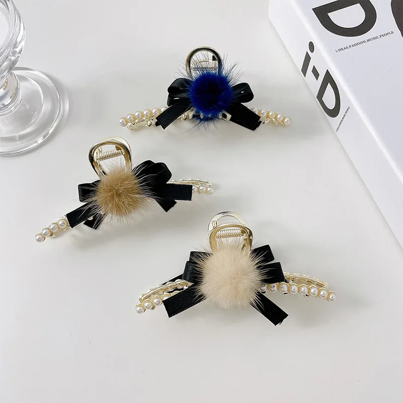 

Women Plush Hair Claw Small Banana Hair Clips Crab Hairpins Hair Accessories for Girl Headdress Ornament Hairgrips Barrettes