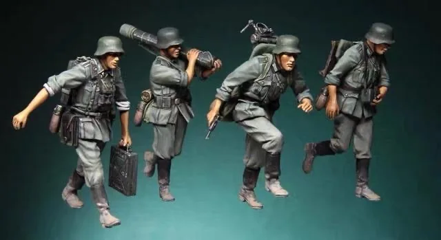 1/35 Resin Model Figure GK ,4 Figures , Unassembled and unpainted kit
1/35 Resin Model Figure GK ,4 Figures , Unassembled and unpainted kit