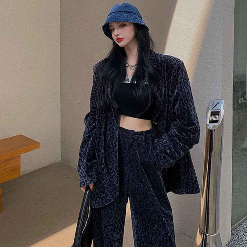 Комплект из двух предметов женский длинный, вельветовый пиджак в стиле оверсайз и повседневные брюки с широкими штанинами, винтажный костю...
Комплект из двух предметов женский длинный, вельветовый пиджак в стиле оверсайз и повседневные брюки с широкими штанинами, винтажный костю...