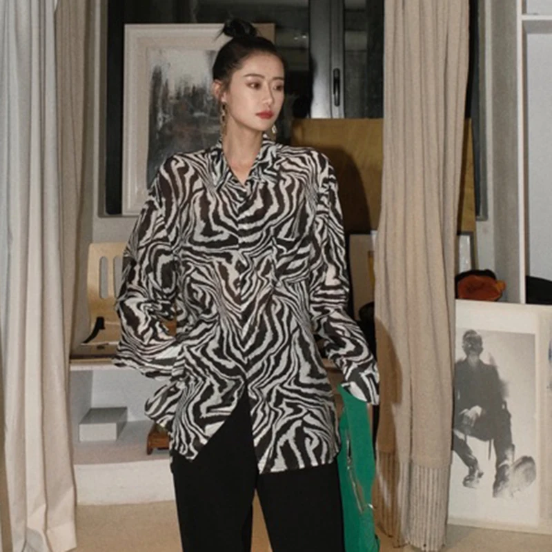 Zebra Print Shirt For Women Lapel Collar Long Sleeve Hit Color High Street Designer Blouse Female 2020 Fashion Clothing C293
Zebra Print Shirt For Women Lapel Collar Long Sleeve Hit Color High Street Designer Blouse Female 2020 Fashion Clothing C293
