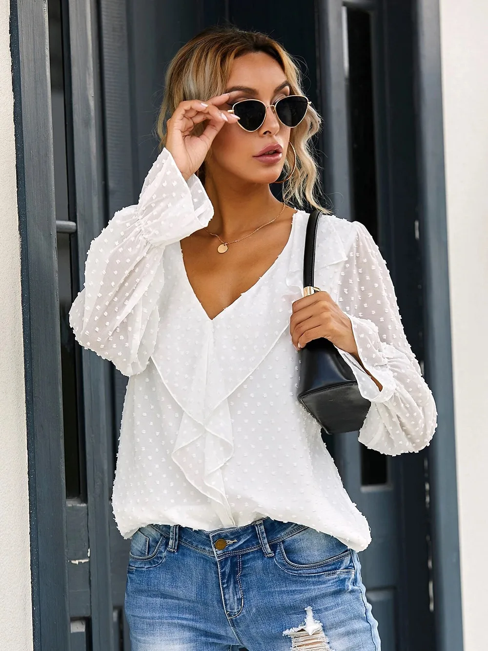 Винтажные повседневные Элегантные Топы, новинка 2021, Женские Жаккардовые Рубашки, однотонные свободные блузки с длинным рукавом и бантом в К... 
Винтажные повседневные Элегантные Топы, новинка 2021, Женские Жаккардовые Рубашки, однотонные свободные блузки с длинным рукавом и бантом в К...