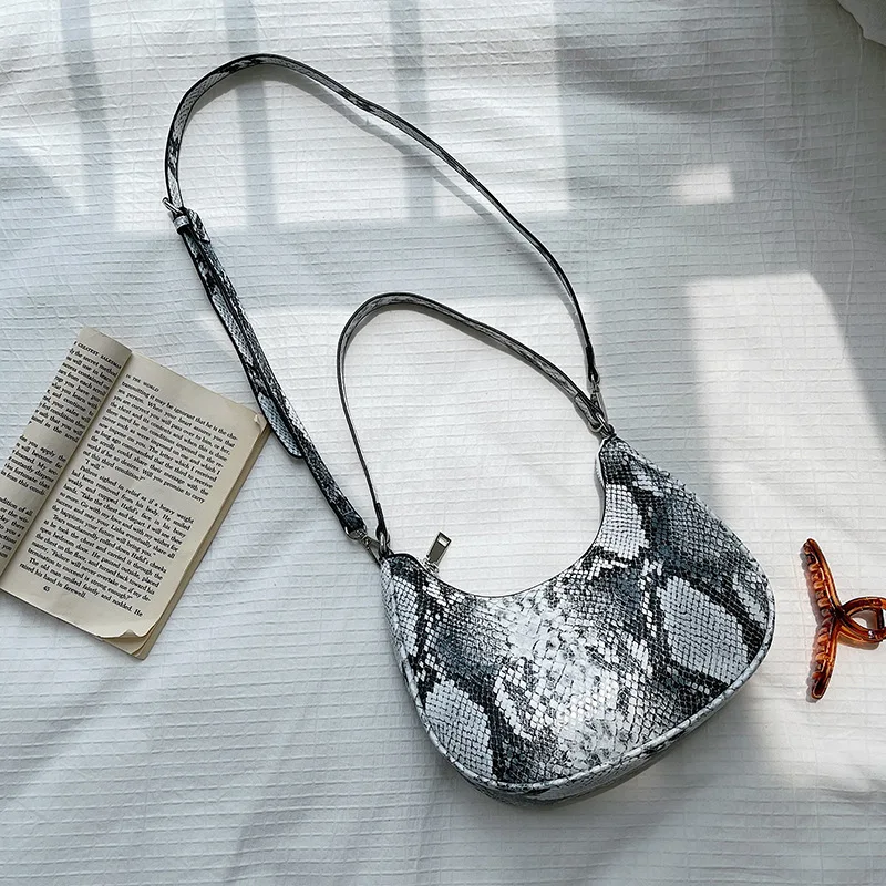 Hobos Shape Thick Chain Shoulder Bag Women 2021 Designer Snakeskin Pattern Mini Black Purses Crossbody Bag Fashion Personality
Hobos Shape Thick Chain Shoulder Bag Women 2021 Designer Snakeskin Pattern Mini Black Purses Crossbody Bag Fashion Personality