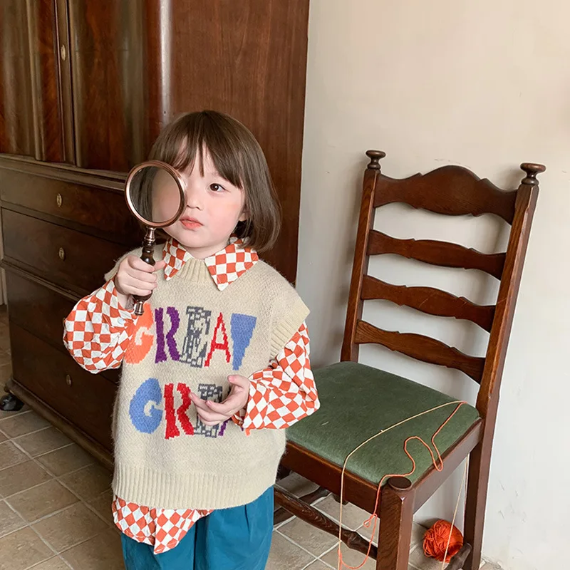 Жилет детский однобортный из хлопка, с круглым вырезом 
Жилет детский однобортный из хлопка, с круглым вырезом