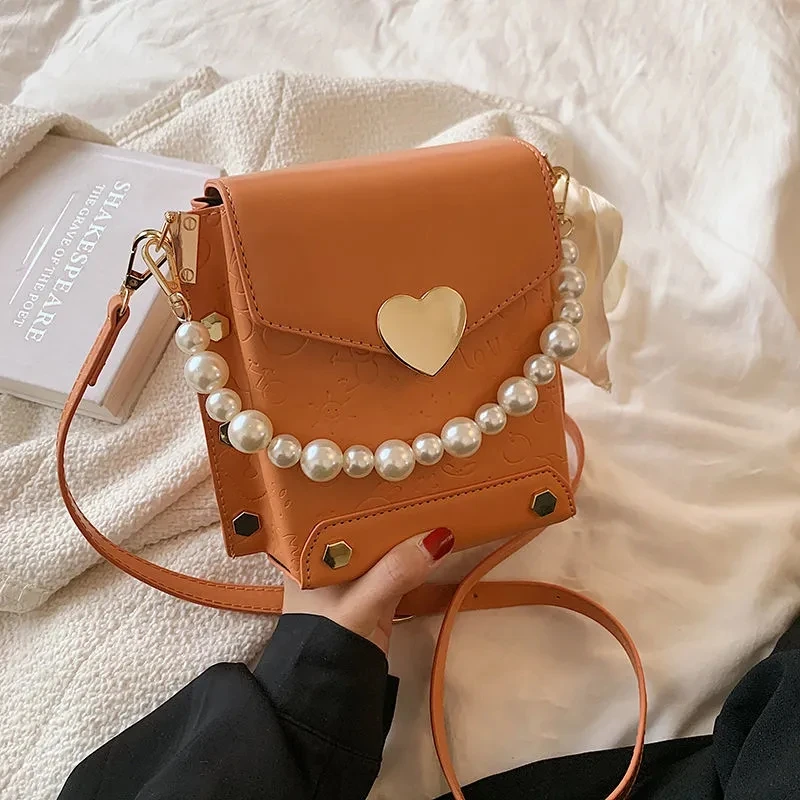 Vintage Designer Pearl Chain Crossbody Bags for Women 2021 Summer New Fashion Ladies Phone Shoulder Bag Casual Shopping Purses
Vintage Designer Pearl Chain Crossbody Bags for Women 2021 Summer New Fashion Ladies Phone Shoulder Bag Casual Shopping Purses