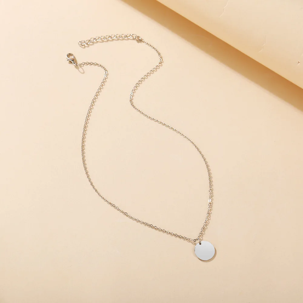 Simple and creative gold necklace retro clavicle pendant Disc Necklace charming women's wedding party jewelry
Simple and creative gold necklace retro clavicle pendant Disc Necklace charming women's wedding party jewelry