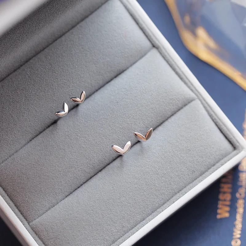 S925 sterling silver exquisite and small mini love earrings earrings female Korean temperament peach heart-shaped earrings
S925 sterling silver exquisite and small mini love earrings earrings female Korean temperament peach heart-shaped earrings