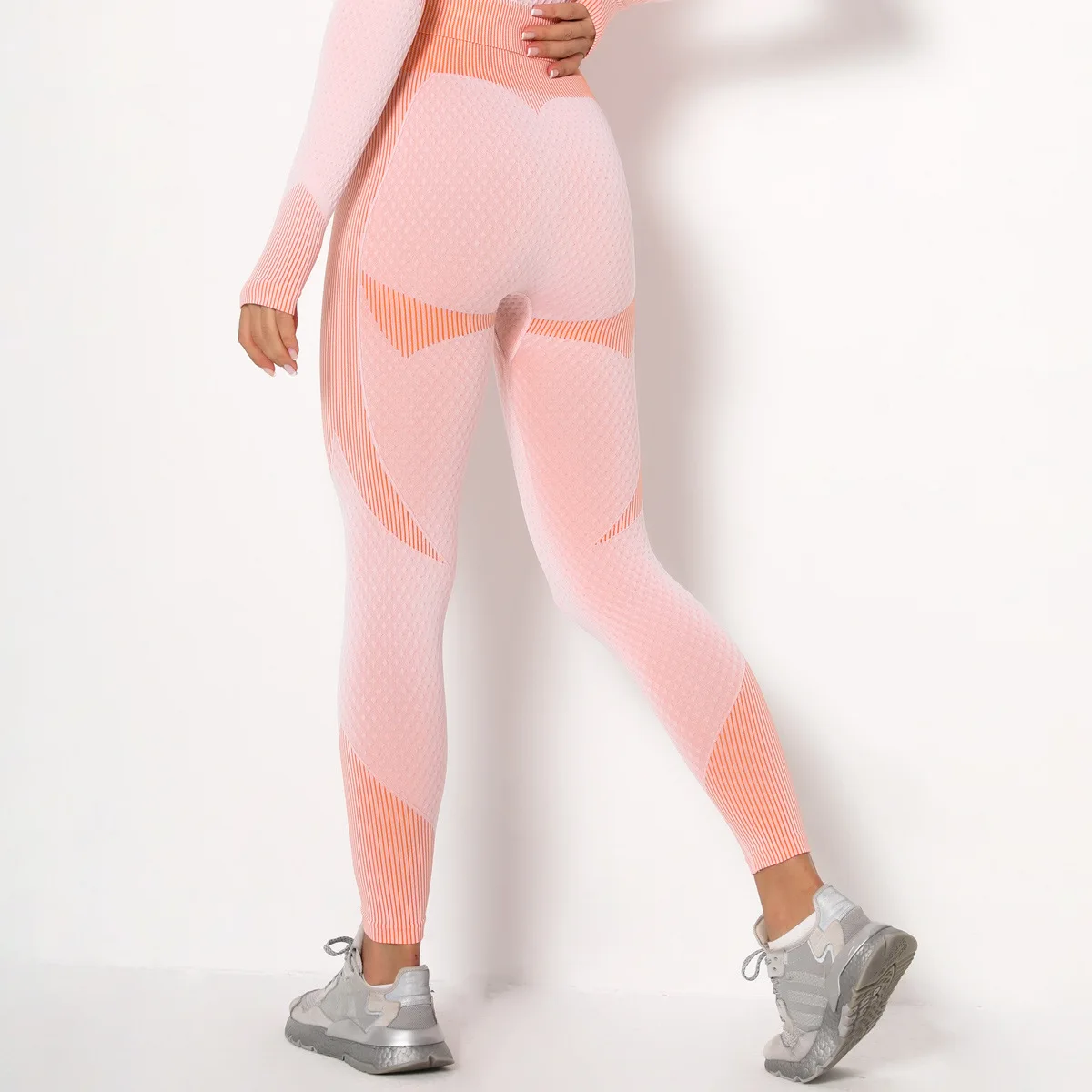Peach hip fitness pants women's high waist tight-fitting seamless yoga pants quick-drying breathable sports trousers
Peach hip fitness pants women's high waist tight-fitting seamless yoga pants quick-drying breathable sports trousers