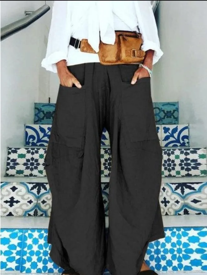 Wide Leg Pants with Large Pockets
Wide Leg Pants with Large Pockets