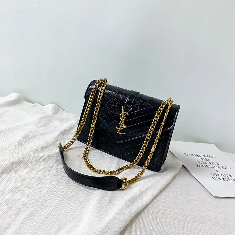 Large capacity hand-held women's bag 2020 new trapezoidal chain shoulder bag fashion embroidery slant span bag
Large capacity hand-held women's bag 2020 new trapezoidal chain shoulder bag fashion embroidery slant span bag