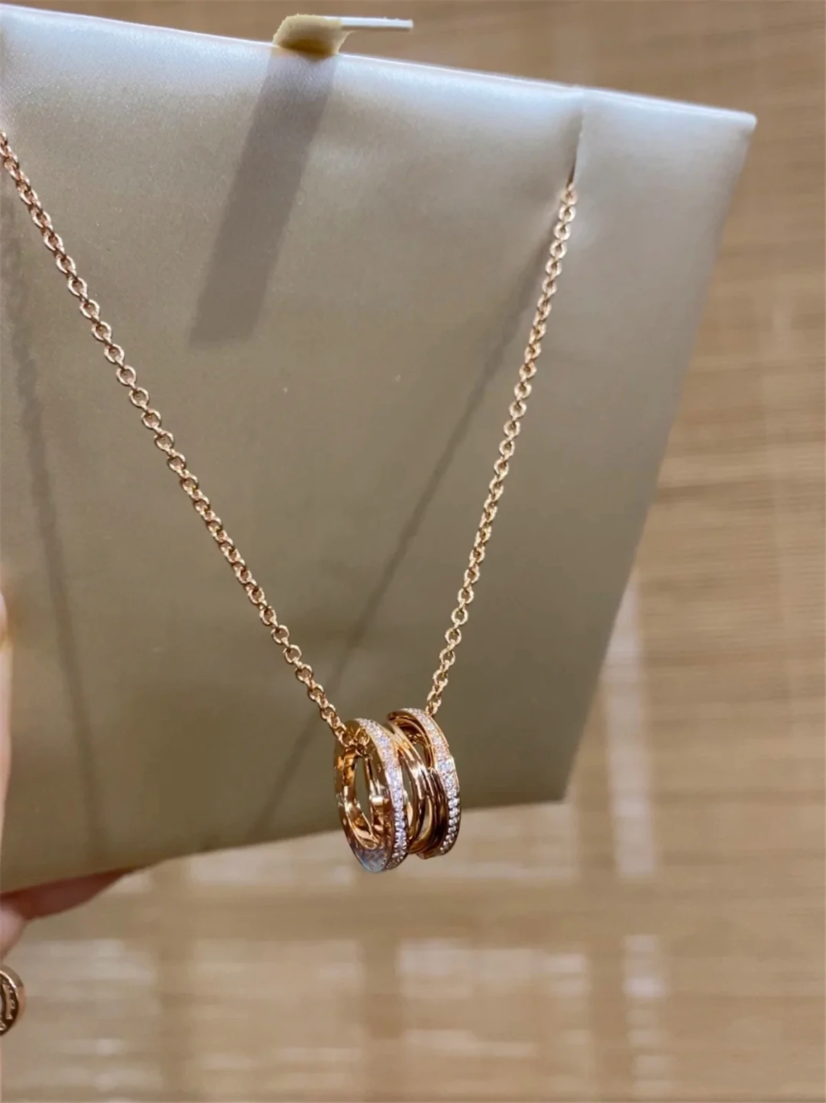 925 sterling silver hollow out inlaid stone necklace, rose gold color, men, women, hot money
925 sterling silver hollow out inlaid stone necklace, rose gold color, men, women, hot money