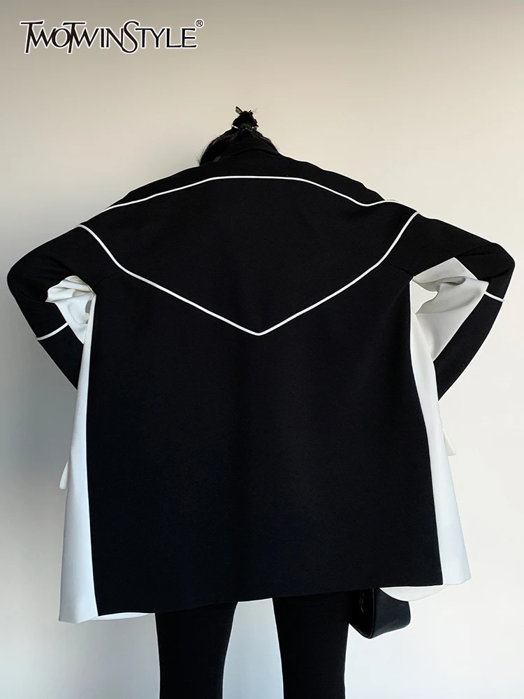 TWOTWINSTYLE High Street Blazers For Women Notched Loose Long Sleeve Two Tone Single Breasted Coats Female 2021 Autumn Clothing
TWOTWINSTYLE High Street Blazers For Women Notched Loose Long Sleeve Two Tone Single Breasted Coats Female 2021 Autumn Clothing