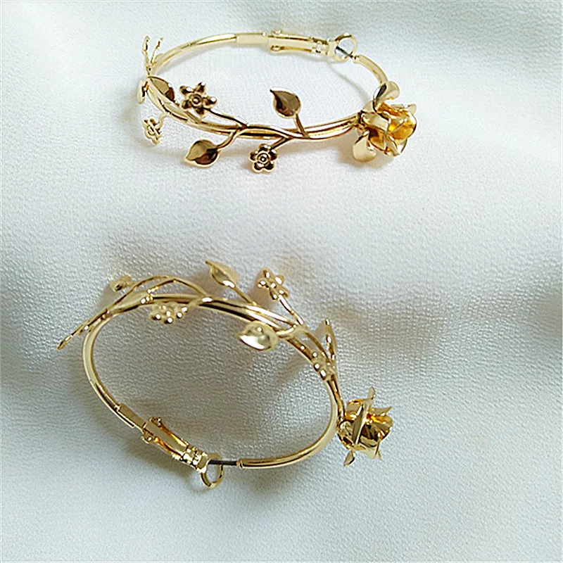 VILAGE New 2021 Fashion Retro Style Golden Rose Flower Leaf Branch Earrings for Ladies Party Jewelry Daily Wear Jewelry
VILAGE New 2021 Fashion Retro Style Golden Rose Flower Leaf Branch Earrings for Ladies Party Jewelry Daily Wear Jewelry